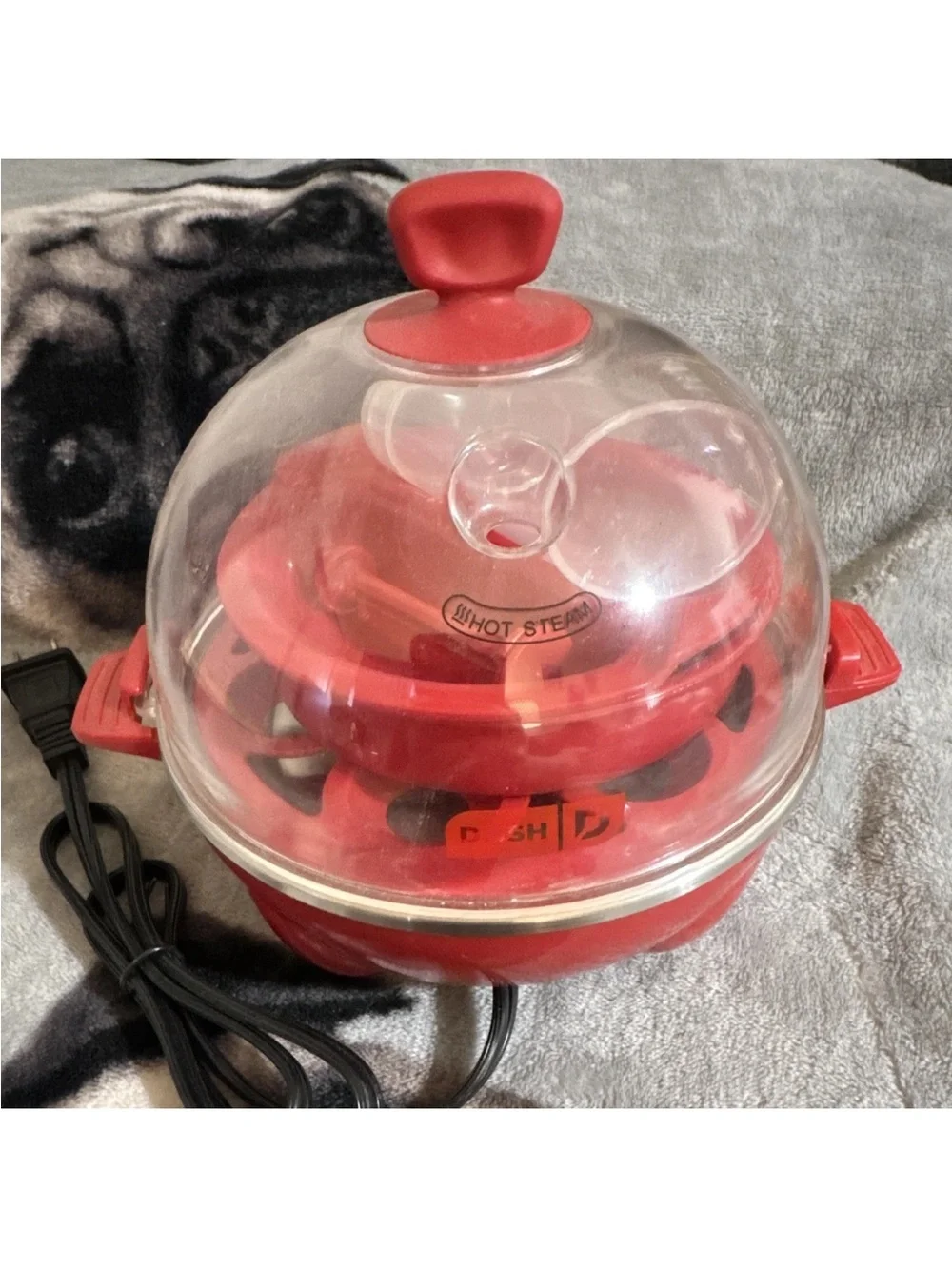 Dash DEC005RD Electric Egg Cooker 7-Egg Poaching 360W 120V Red